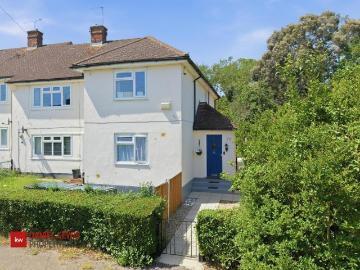 3 bedroom maisonette for sale
