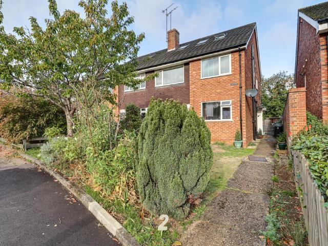 3 bedroom maisonette for sale