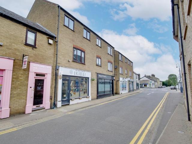 3 bedroom maisonette for sale
