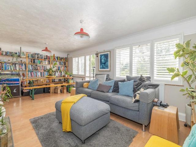 3 bedroom maisonette for sale