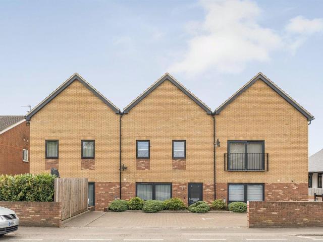 3 bedroom maisonette for sale