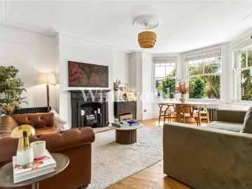 3 bedroom maisonette for sale