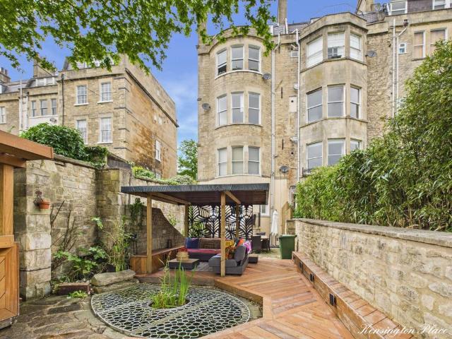 3 bedroom maisonette for sale