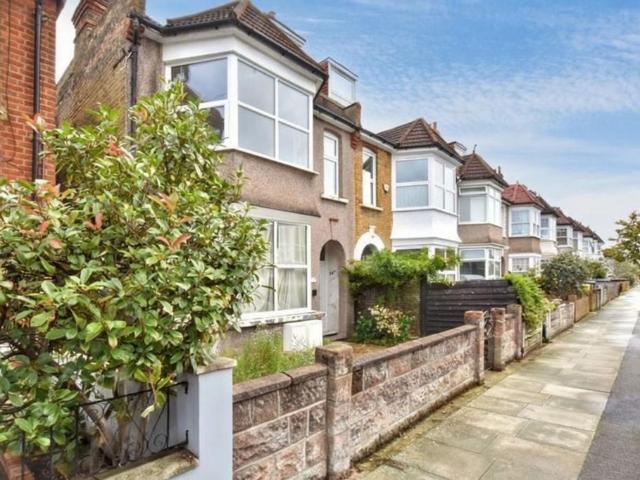 3 bedroom maisonette for sale