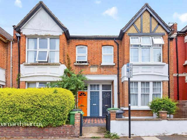 3 bedroom maisonette for sale