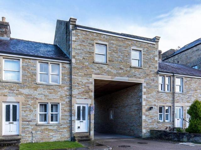 3 bedroom maisonette for sale