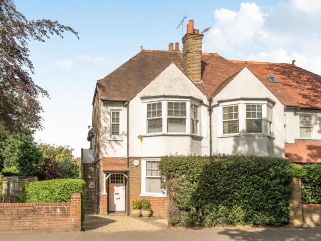 3 bedroom maisonette for sale