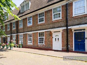 3 bedroom maisonette for sale