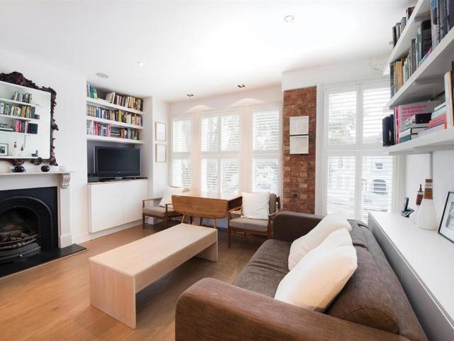 3 bedroom maisonette for sale
