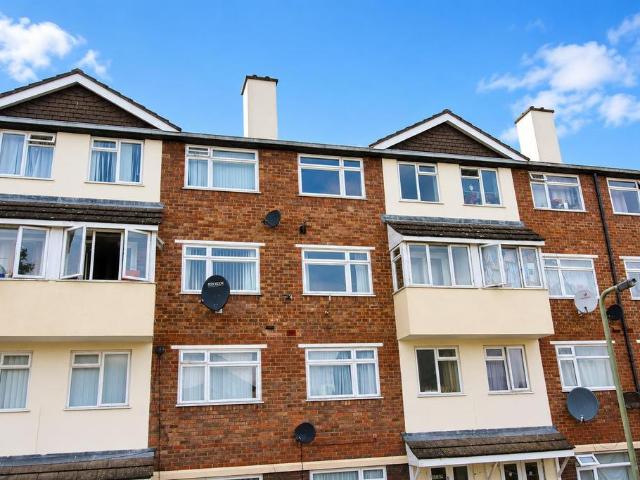 3 bedroom maisonette for sale