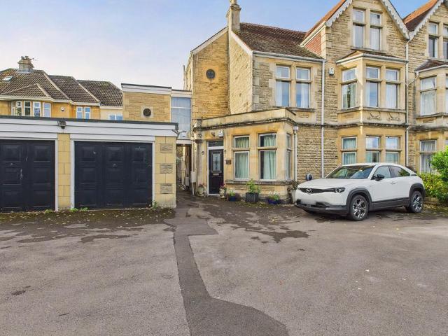 3 bedroom maisonette for sale