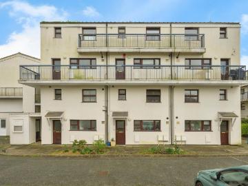 3 bedroom maisonette for sale