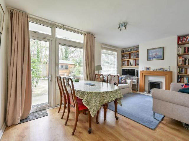 3 bedroom maisonette for sale