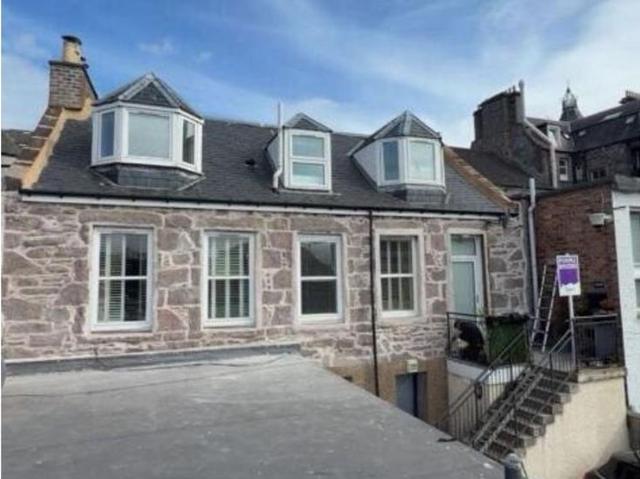 3 bedroom maisonette for sale