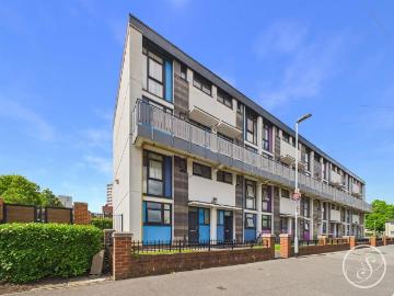 3 bedroom maisonette for sale