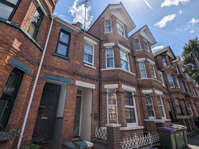3 bedroom maisonette for sale