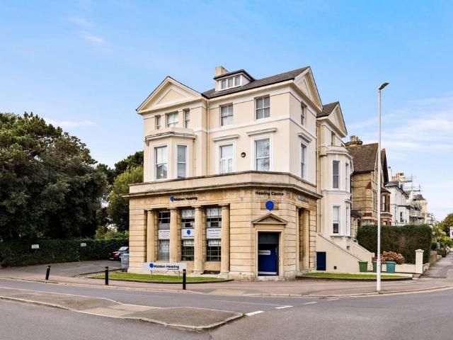 3 bedroom maisonette for sale