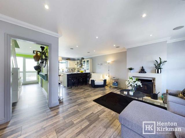 3 bedroom maisonette for sale