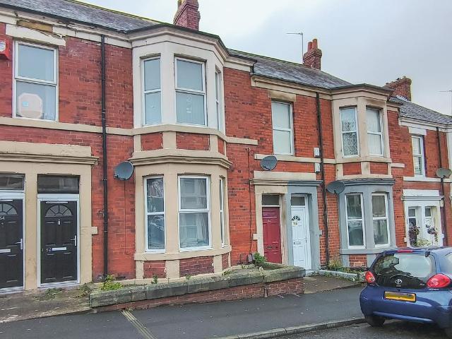 3 bedroom maisonette for sale