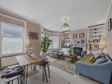 3 bedroom maisonette for sale