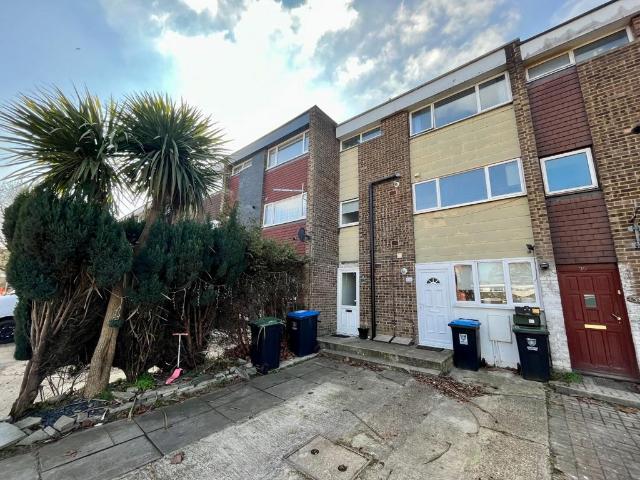 3 bedroom maisonette for sale