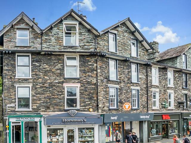 3 bedroom maisonette for sale