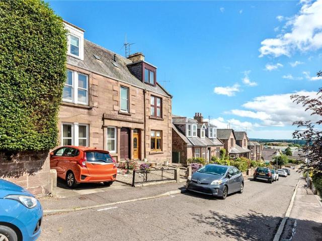 3 bedroom maisonette for sale