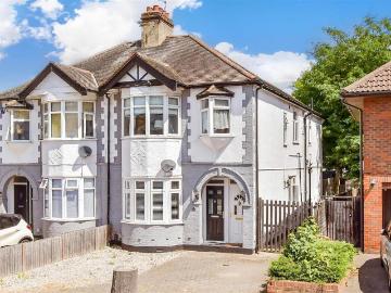3 bedroom maisonette for sale