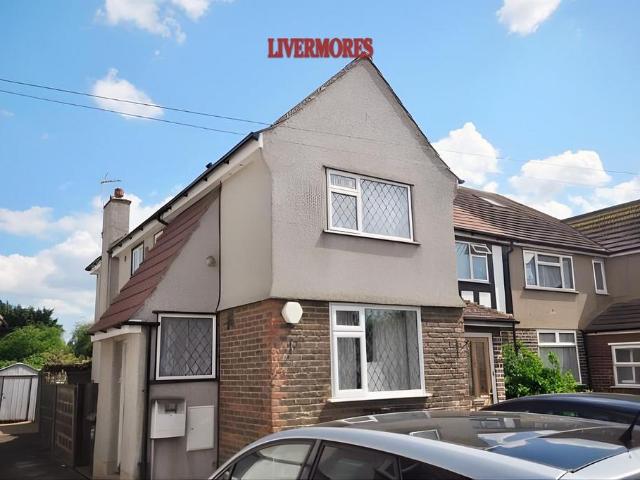 3 bedroom maisonette for sale