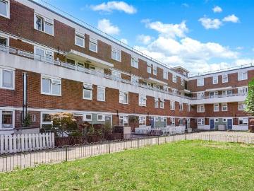 3 bedroom maisonette for sale