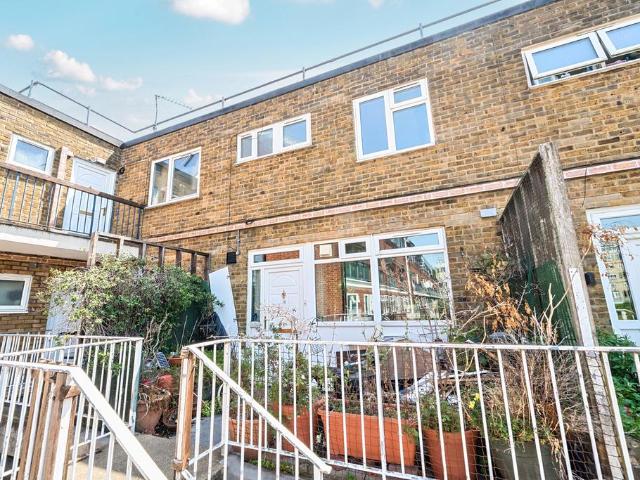 3 bedroom maisonette for sale