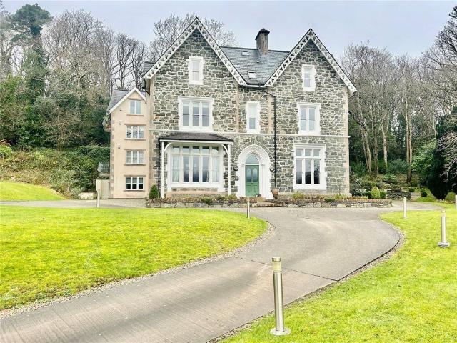 3 bedroom maisonette for sale