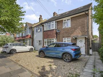 3 bedroom maisonette for sale