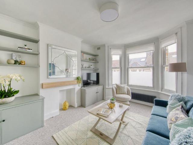 3 bedroom maisonette for sale