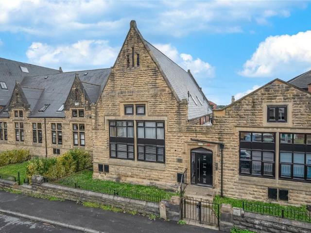 3 bedroom maisonette for sale