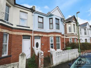 3 bedroom maisonette for sale