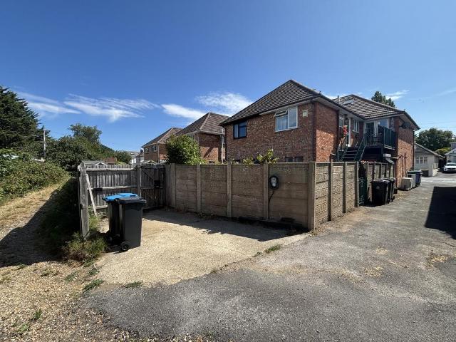 3 bedroom maisonette for sale