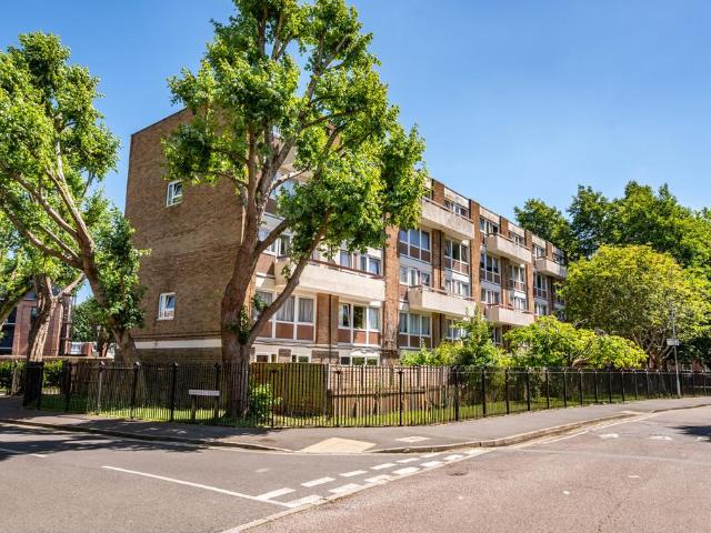 3 bedroom maisonette for sale