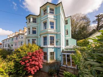 3 bedroom maisonette for sale