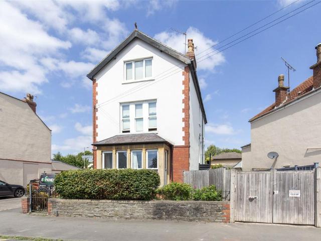 3 bedroom maisonette for sale