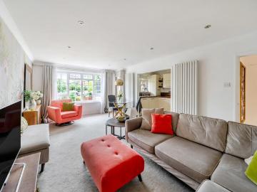 3 bedroom maisonette for sale