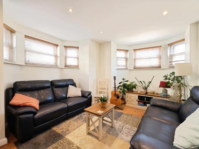 3 bedroom maisonette for sale