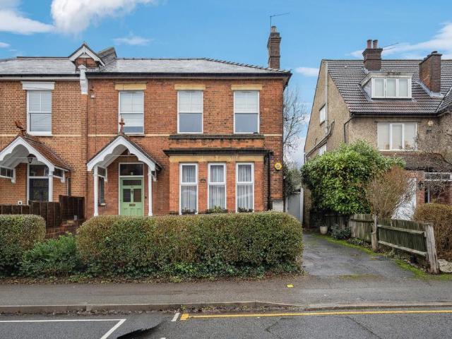 3 bedroom maisonette for sale