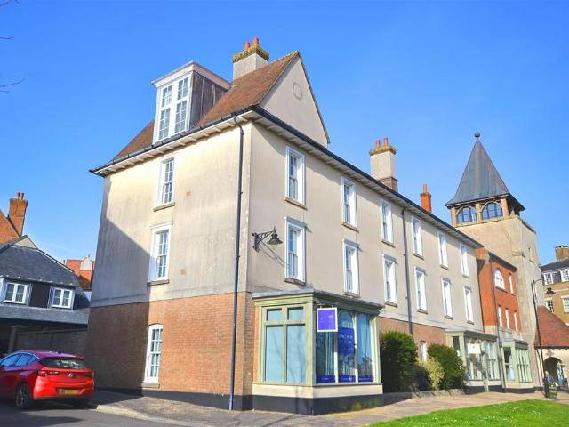 3 bedroom maisonette for sale
