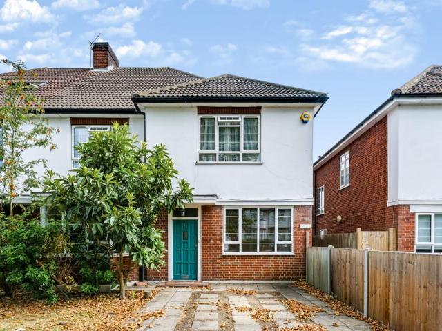 3 bedroom maisonette for sale