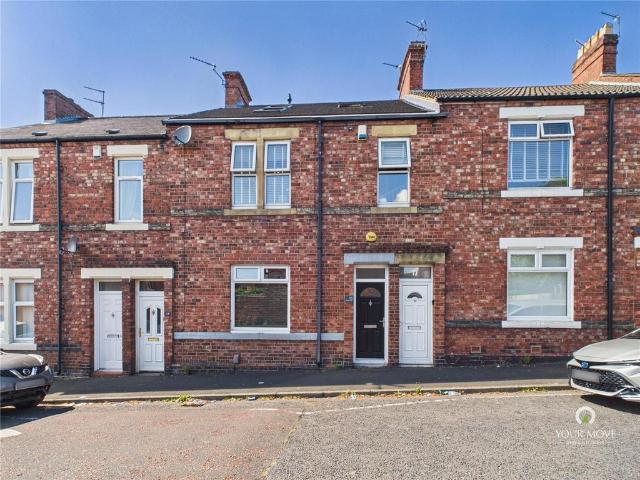 3 bedroom maisonette for sale