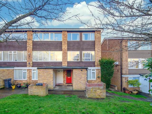 3 bedroom maisonette for sale