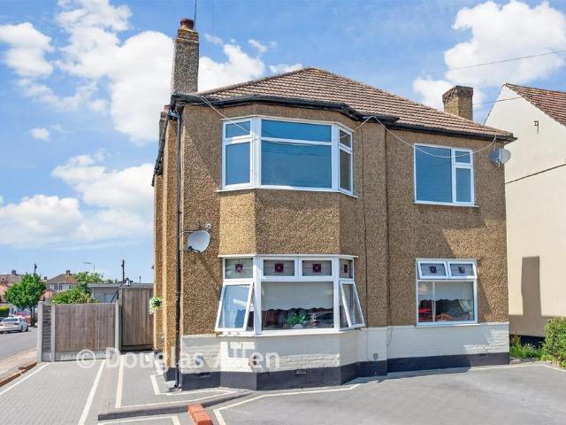 3 bedroom maisonette for sale