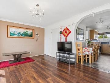 3 bedroom maisonette for sale