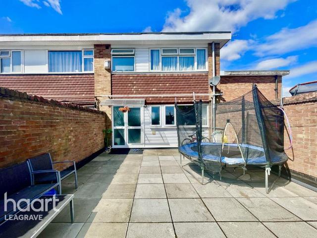 3 bedroom maisonette for sale